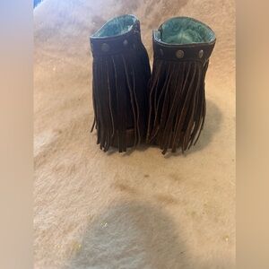Coral Ladies Vintage Western Ankle fringe boots size 10 like new